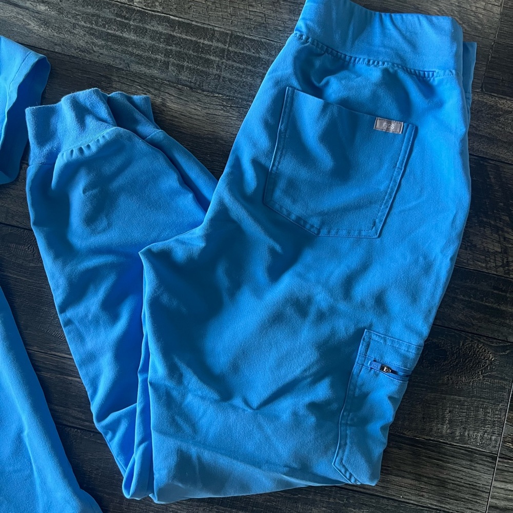 Capri Blue Figs Scrub set - Picture 5 of 5